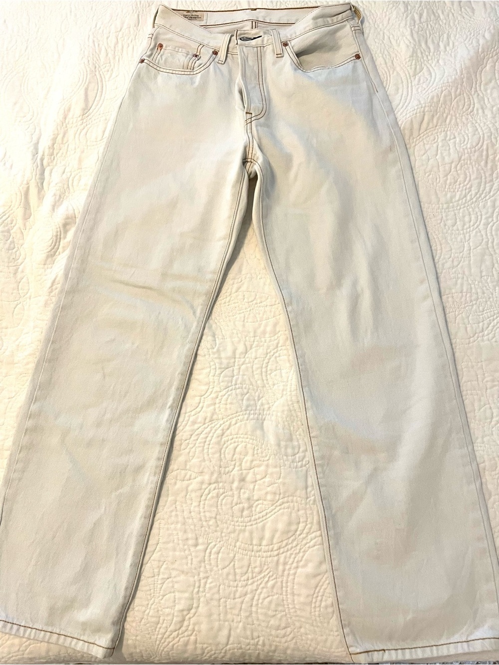 Levi’s mid rise 90s. Off white.